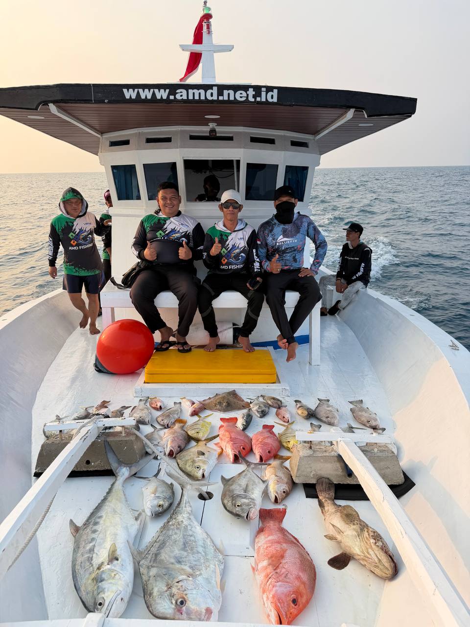 ARMADA TANGGUH & DEK LUAS · 10 ANGLER
